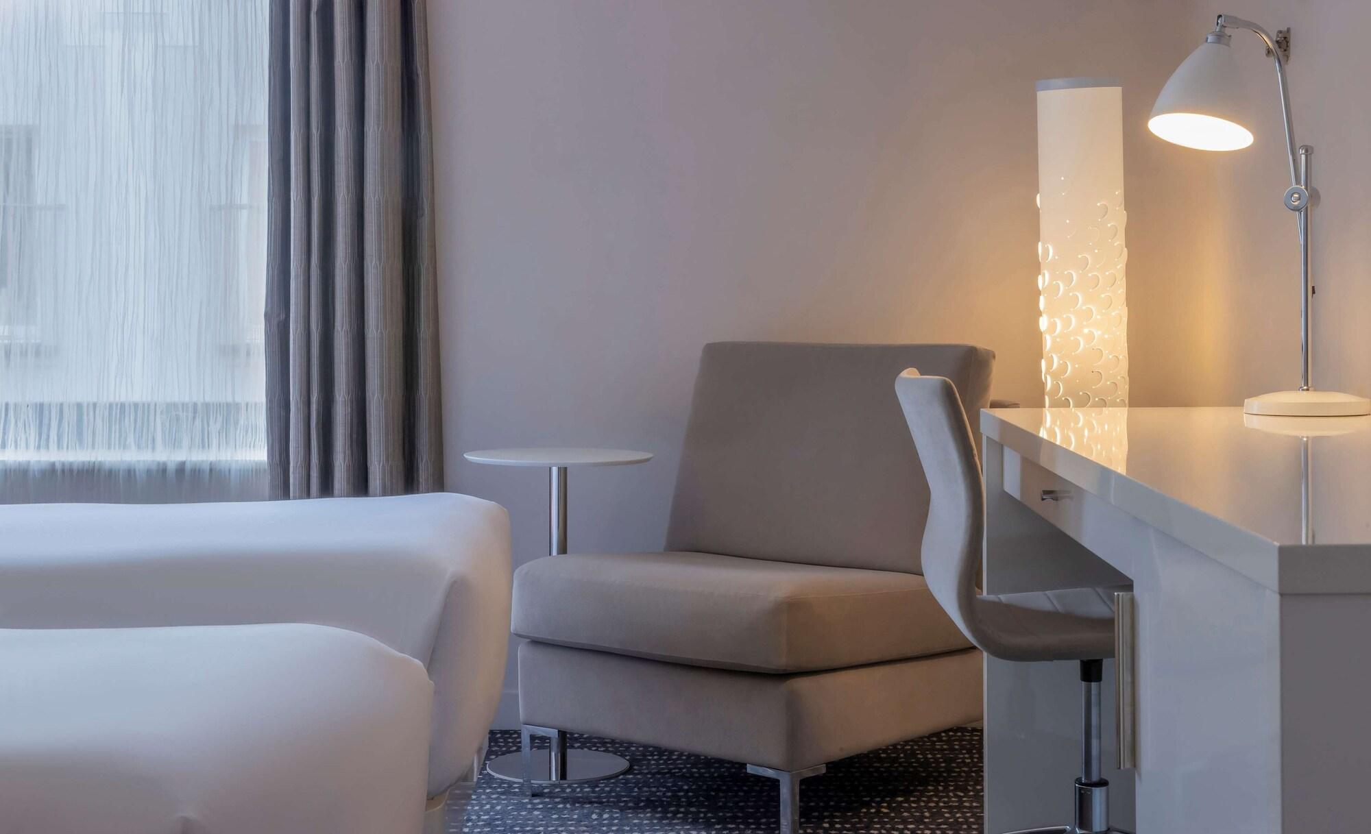 The Morrison Dublin, Curio Collection By Hilton Hotel Luaran gambar A room at the hotel